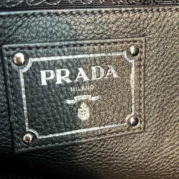 Woman’s Prada bag black large leather zipper - Picture 14 of 16